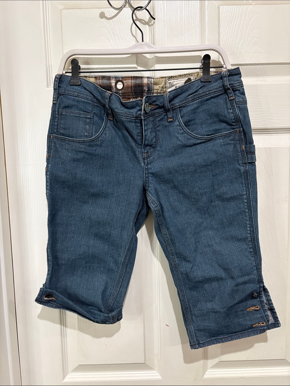 Y2K Free People Low Rise Mid-Wash Denim Capri Shorts